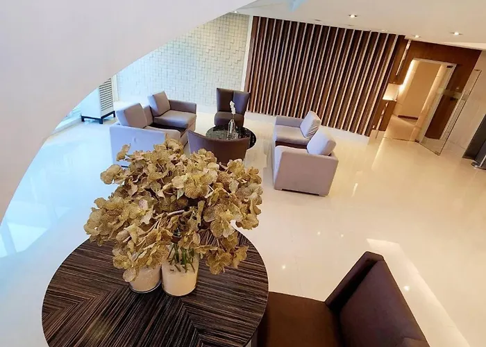Отель Breeze 5*